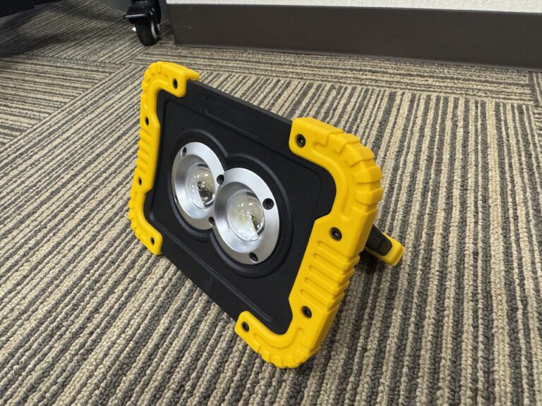 ポータブル投光器を福岡でレンタル!どこでも明るく照らせる軽量で便利な照明です!